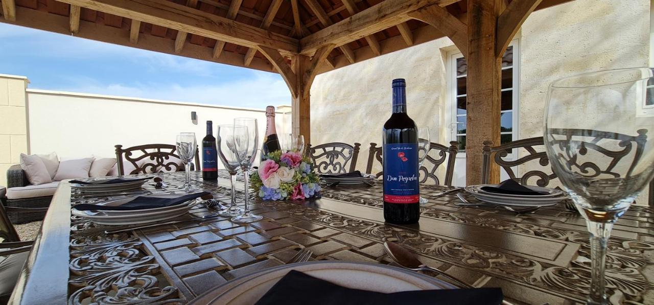Dom Peyreton Prestige Cottages Set In A Charming Wine Property Villegouge Eksteriør billede