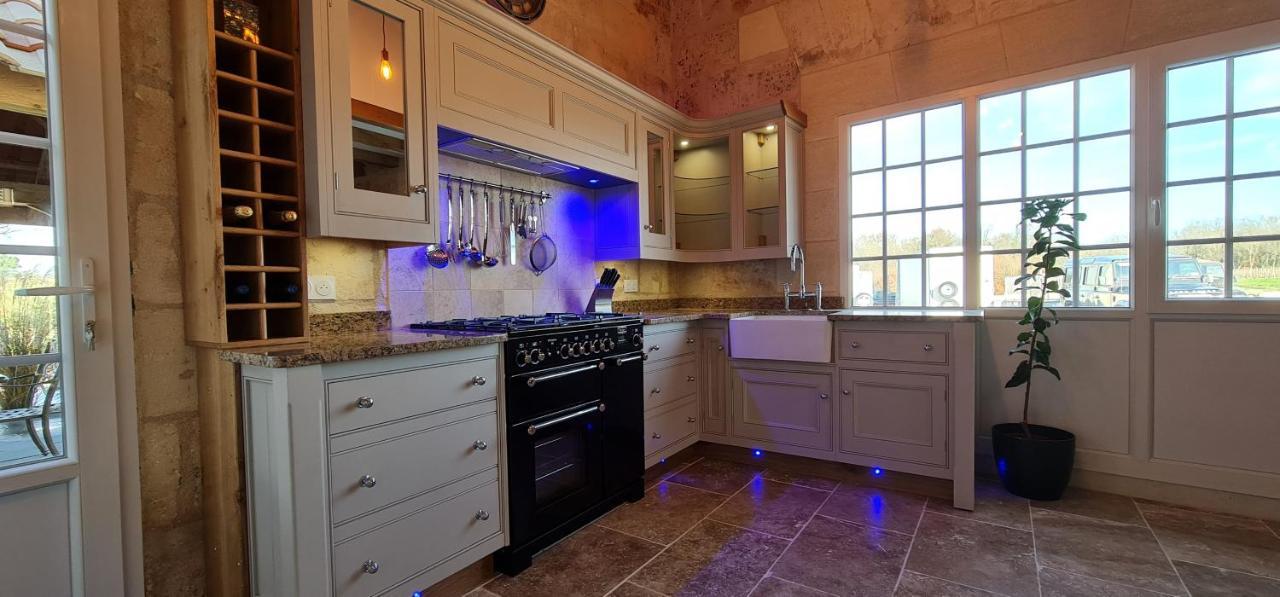 Dom Peyreton Prestige Cottages Set In A Charming Wine Property Villegouge Eksteriør billede